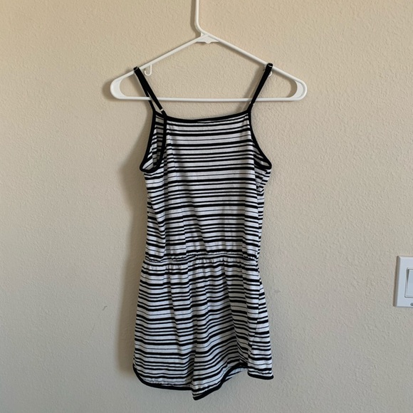 Striped Romper w/ adjustable spaghetti straps - Picture 2 of 4
